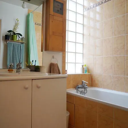 Hostnfly - Charming Apt Next To The Canal Saint-martin *